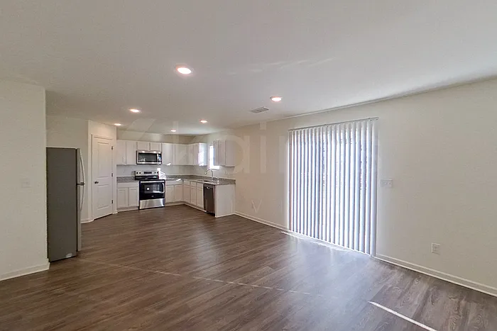 4 bed, 2.5 bath, 2014 sqft, $2,245 — Photo 4