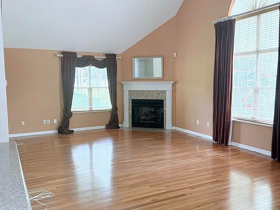 5th image of 1315 Grenoble Dr