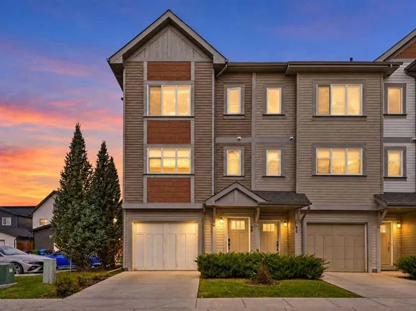 98 SW Copperstone Cmn SE, Calgary, AB T2Z 5E4