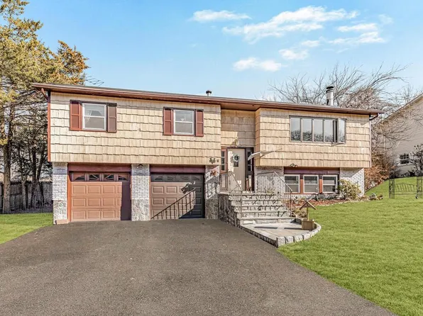 9 Round Tree Lane, Montrose, NY 10548