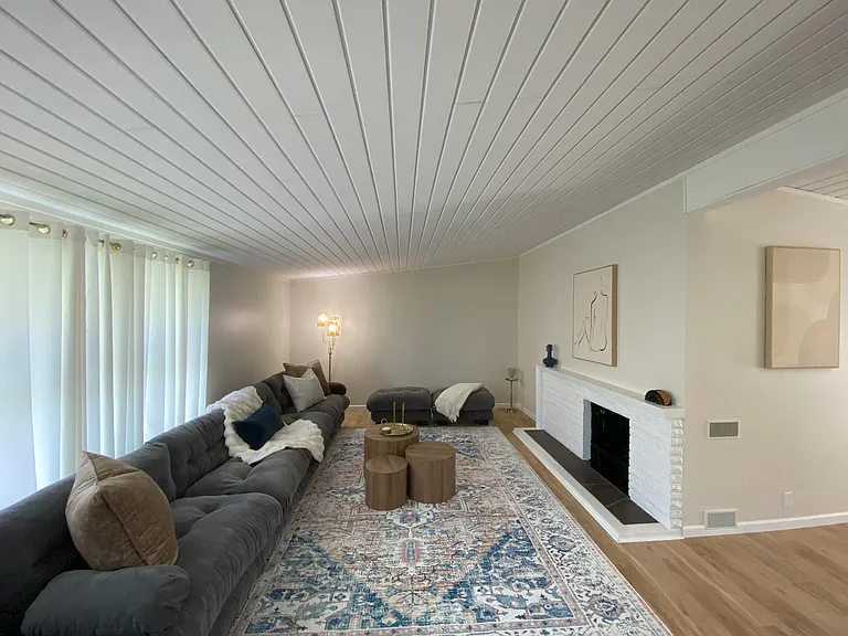 728 Whitehall Dr — Photo 2