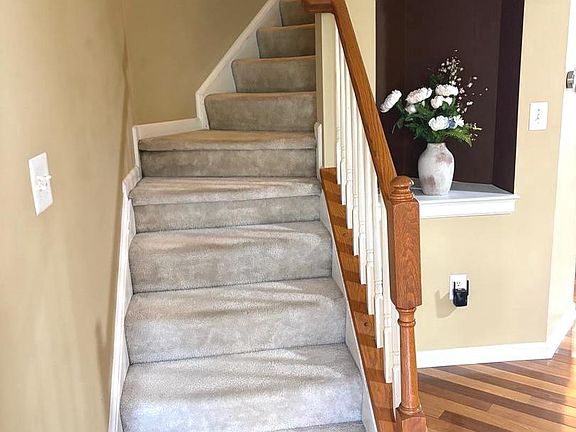 3rd image of 1511 Martock Ln