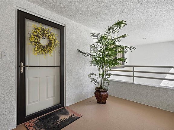 5th image of 537 Oak Harbour Drive #537