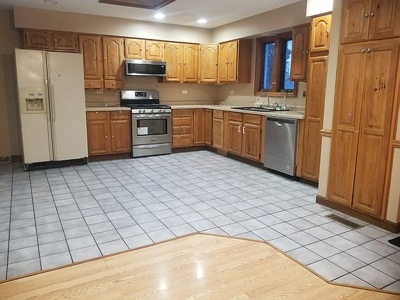 3rd image of 3623 Woodlawn Ave