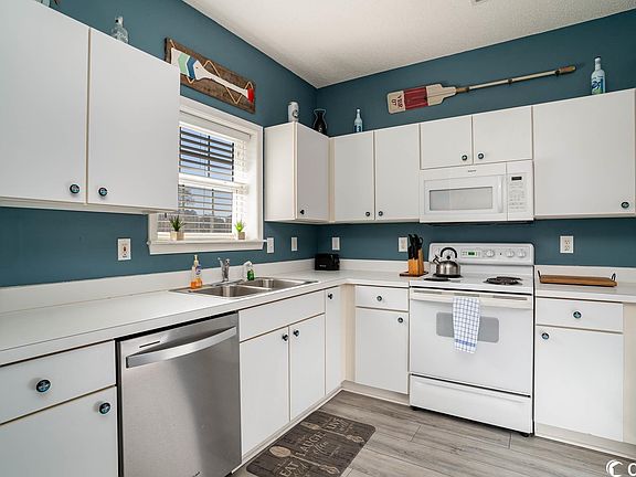 3rd image of 5750 Oyster Catcher Dr. #113