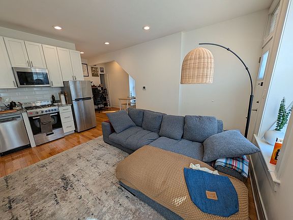 4th image of 2235 N Clybourn Ave #1F