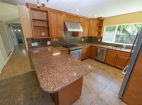 5th image of 6121 Maree Ct