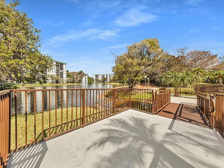 2240 N Cypress Bend Dr #204 — Photo 35
