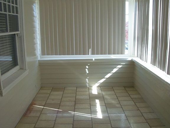 2nd image of 206 Arkansas St APT C