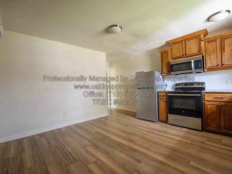 220 Armstrong St — Photo 8