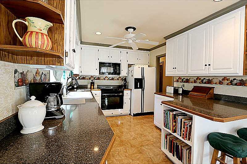 1st image of 704 Leonard Ln