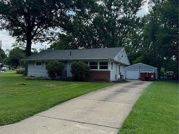 2nd image of 8162 Fairhill Dr NE