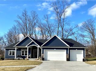2190 Lochwood Glen Dr, Wooster, OH 44691