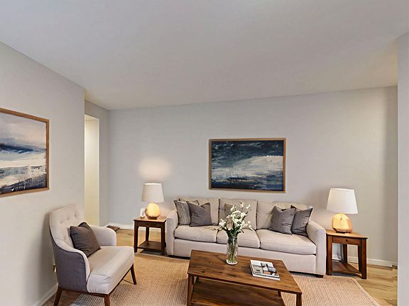 5th image of 5574 Pershing Ave Floor 1