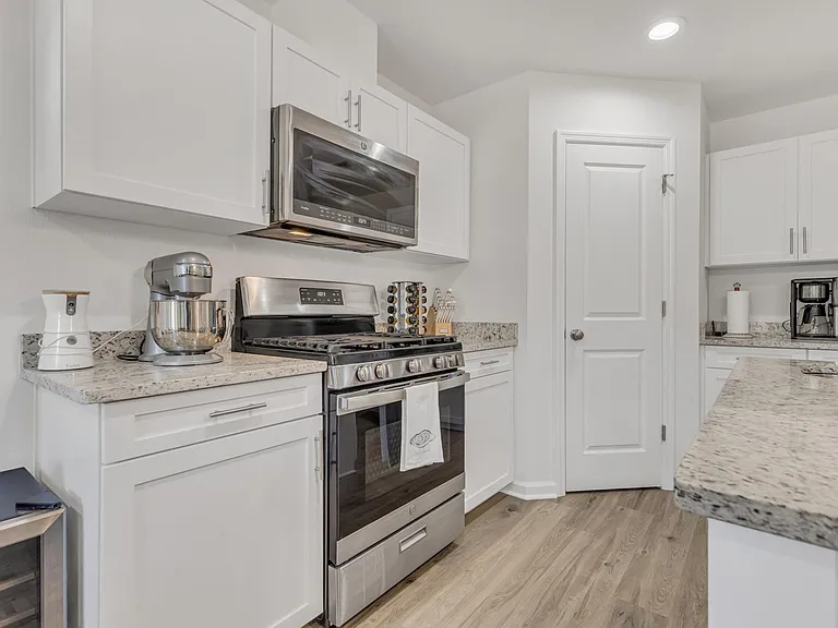 Gas Stove, Oven, and Microwave with Vent Hood - Spacious Pantry