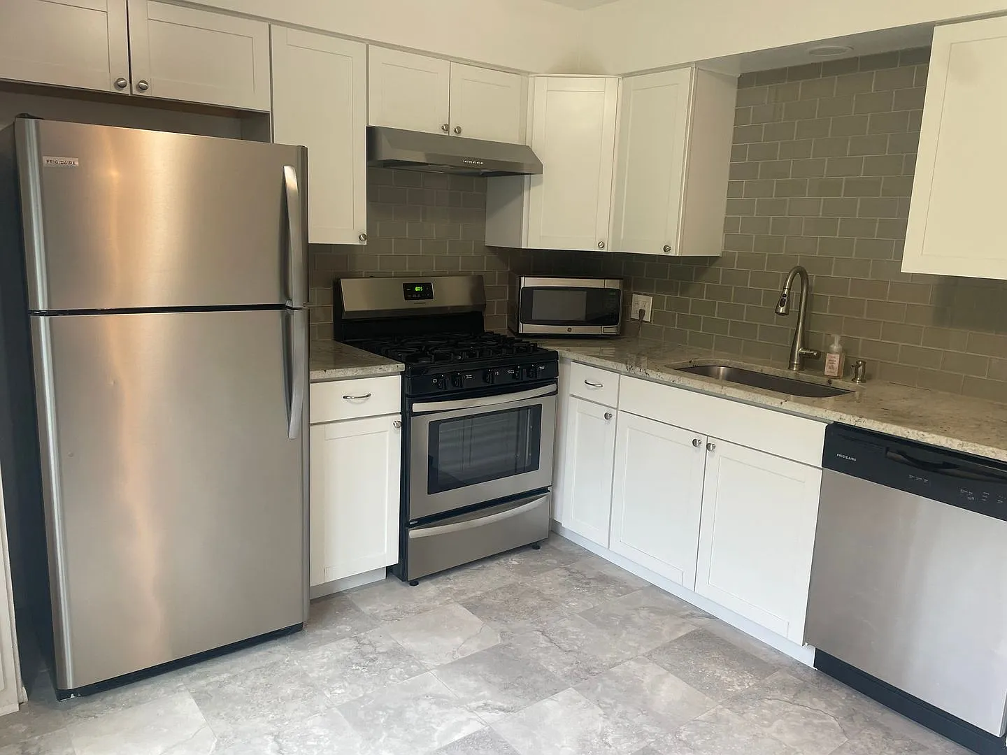 Chapel Hill Condo, 2 bedrooms, 1 bathroom, extra storage, washer/dryer, balcony, updated kitchen — Photo 3