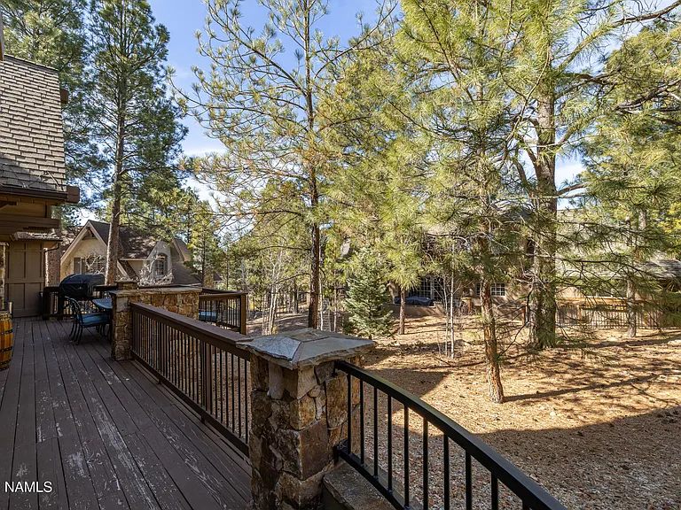 1704 E Trade Winds Ct — Photo 35