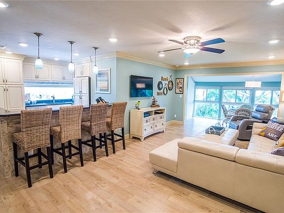 3rd image of 1141 W Peppertree Dr #118B
