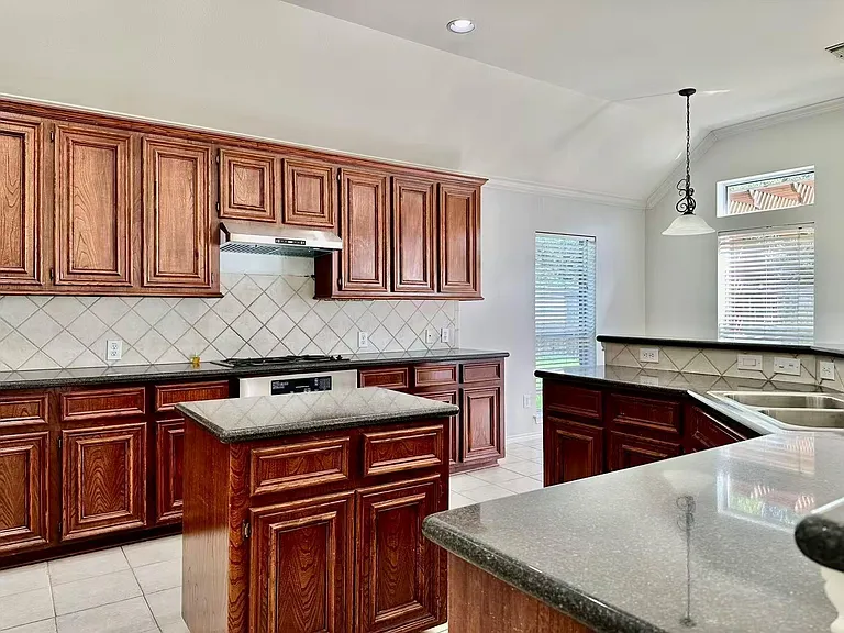 3131 Valley Ct — Photo 13