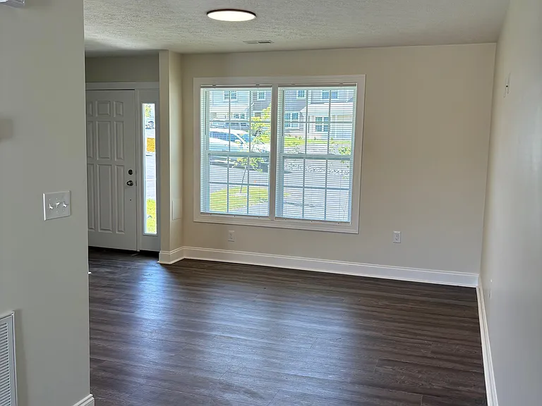 500 Skylar Dr — Photo 2
