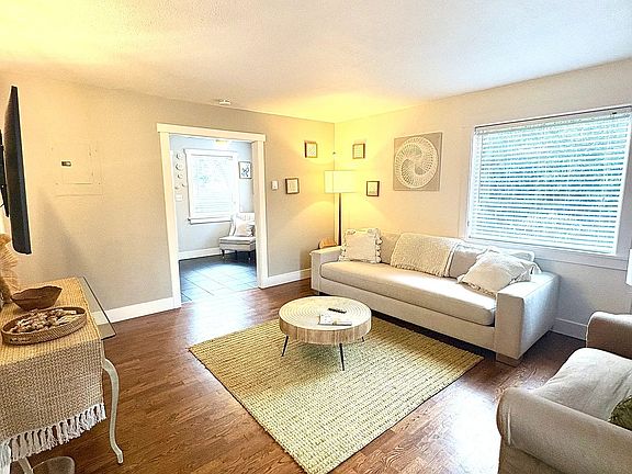 5th image of 620 N I St APT 5