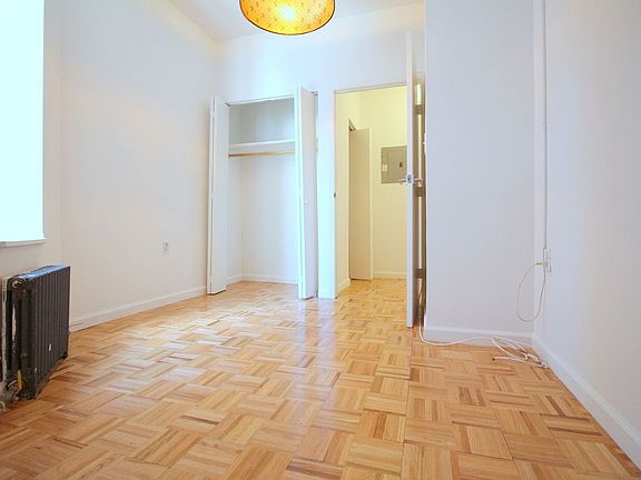 4th image of 301 W 21st St #5E