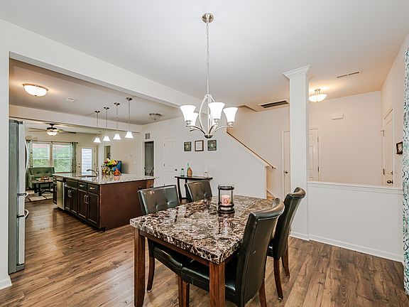 5th image of 3152 Graceland Cres
