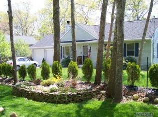 8 Columbia St, Hampton Bays, NY 11946