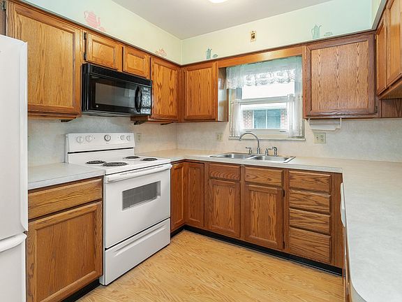 3rd image of 1040 Kennington Ave