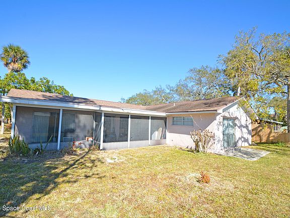 5th image of 135 Esther Dr