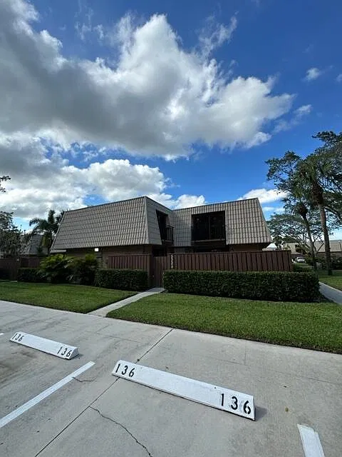 2 bed, 2.5 bath, 1236 sqft, $2,300 — Photo 1