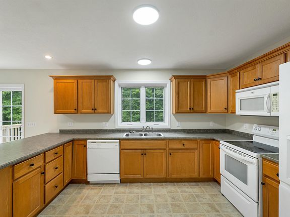 4th image of 166 Sandown Road #3