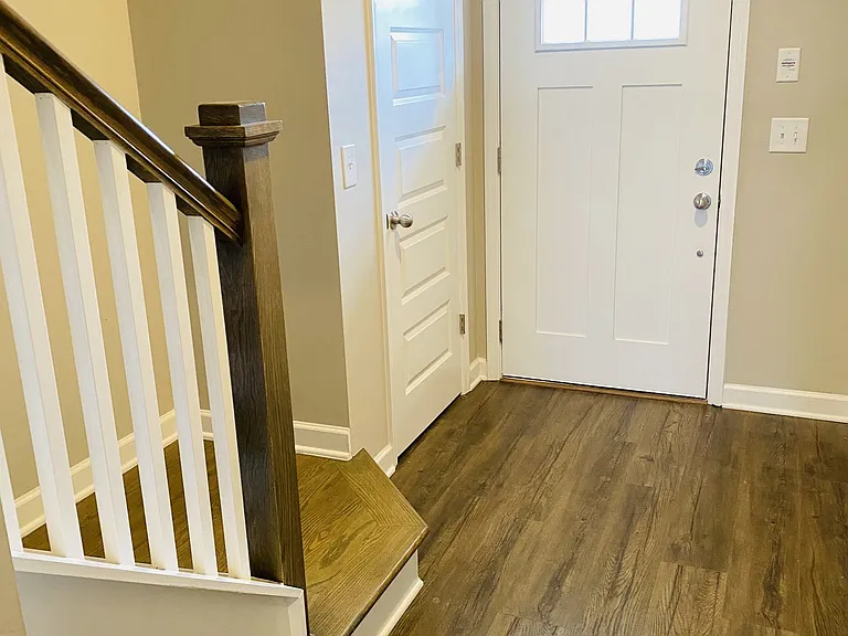 352 Banbury Dr — Photo 2