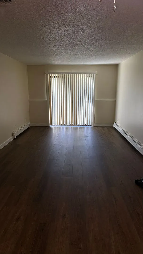 Recently Remodeled 2 Bed 1 Bath Lakeside Dr Condo — Photo 3