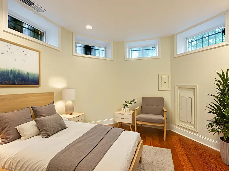 300 F St NE #BASEMENT — Photo 11