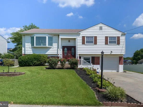 204 Pelham Rd S, Voorhees, NJ 08043