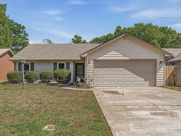 2nd image of 1302 Medallion Cir