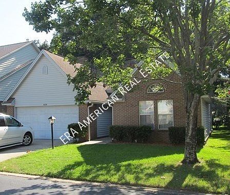1st image of 820 Fairway Lakes Dr