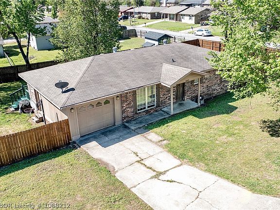 3rd image of 2602 Phillips Dr