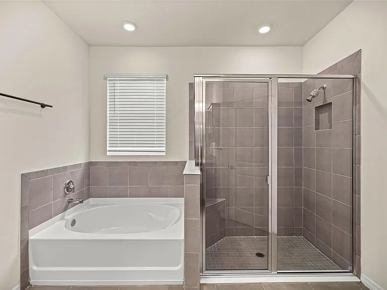 8810 SW 63rd Ave — Photo 11