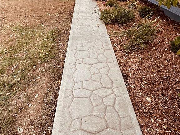 5th image of 15 Lakevue Dr