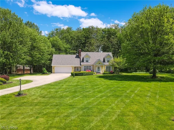 17945 Haskins Rd, Chagrin Falls, OH 44023