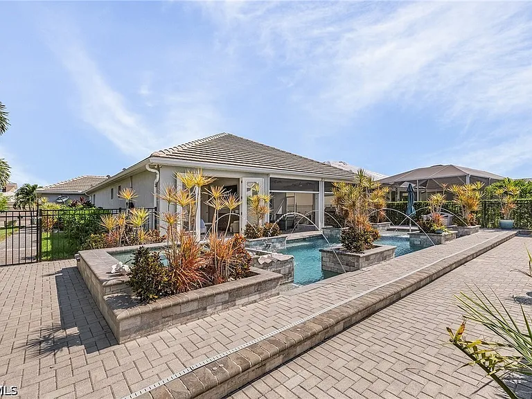 2736 Lambay Ct — Photo 5