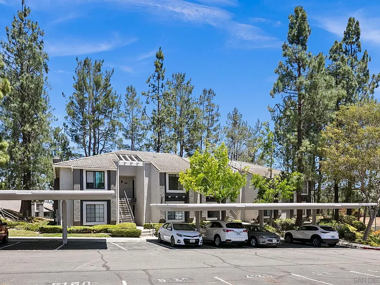 14996 Avenida Venusto #28 — Photo 30