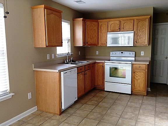 4th image of 215 Arbor Oaks Dr