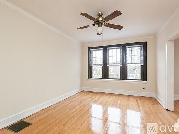 2nd image of 1444 W Byron St #14503