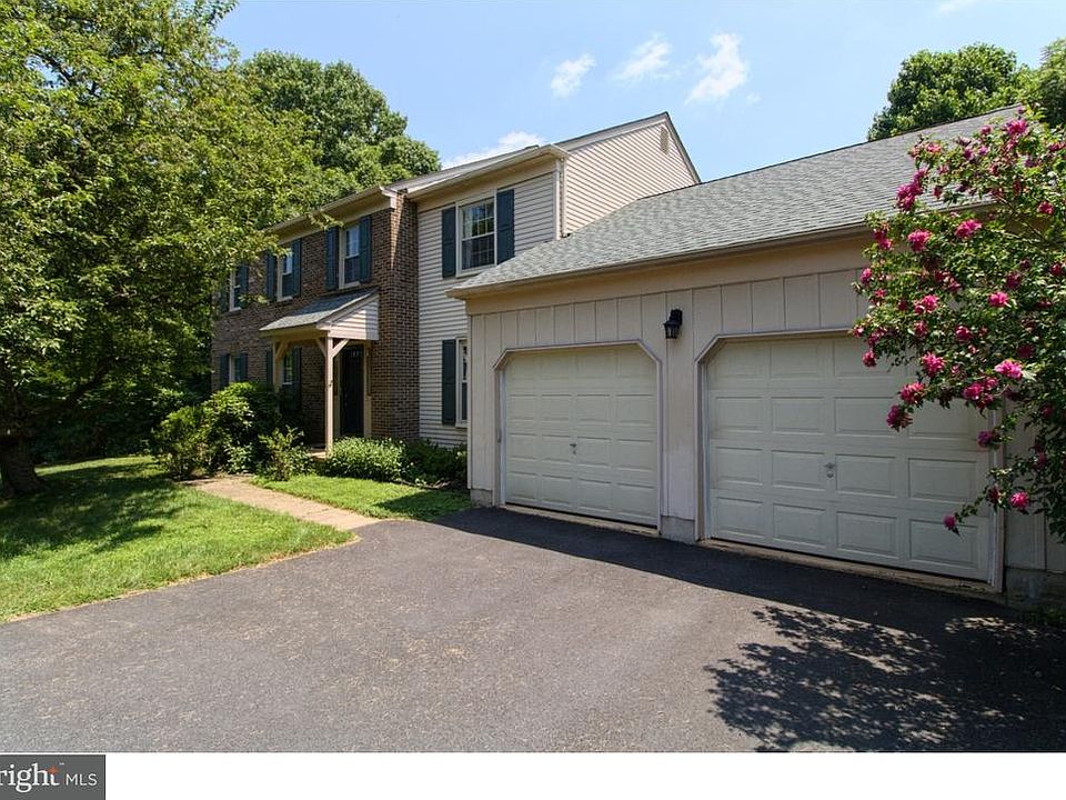 1st image of 28 Signal Hill Dr
