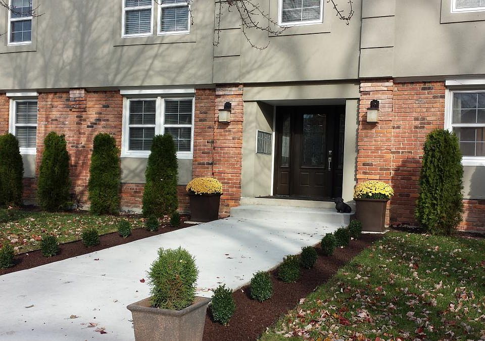 1st image of 460 W Brown St
