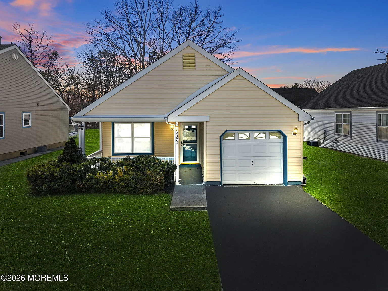 2373 Mount Hood Lane photo 1