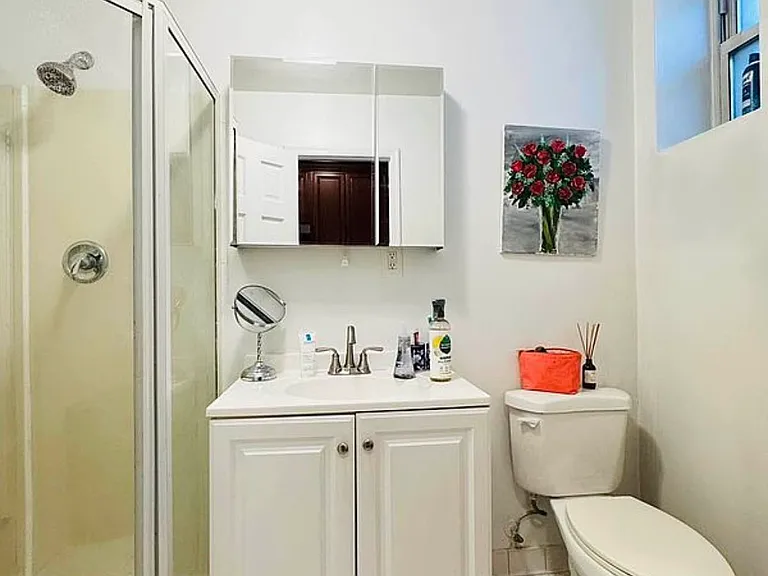 667 Henry St #2R — Photo 5
